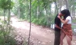 Chinese maid got unchanging fuck in the woods