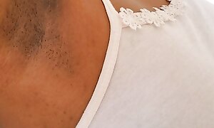 Sexy Armpits Showing by Hot Mummy of Sri Lanka