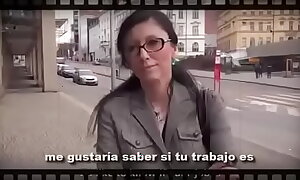 Le paga a secretaria Madura para tener sexo en la calle
