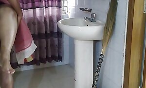 (Tamil Ma Ko Jabardasti Chudai Apni Beta) Stepmom rough drilled by stepson while sweeping the house - Cum inside big ass