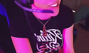 Gamer Girl cums in excess of Live Stream