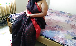 Tamil Real Granny ko bistar par tapa drill-hole choda aur unki pod chubby diya - Indian Hawt matriarch wearing saree without blouse