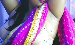 Hot girl desi warm beautiful sexy lady shows off and plays sexy with her full boobs and pussy.