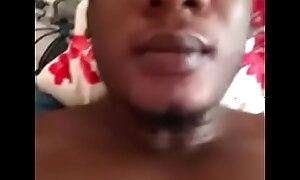 La masturbation de Monsieur Wunderly haitien vivant en République Dominicaine skivvying comme trouper restauranteur