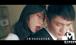 Asian Sexy MILF seduce her student-teacher Qin's secret
