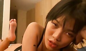 Emma Thai Likes Long Nails be beneficial to The brush Holes in Live Show